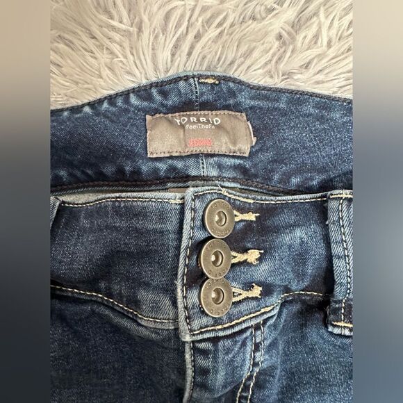 Torrid Woman’s Dark Denim Jeggings - Picture 2 of 3